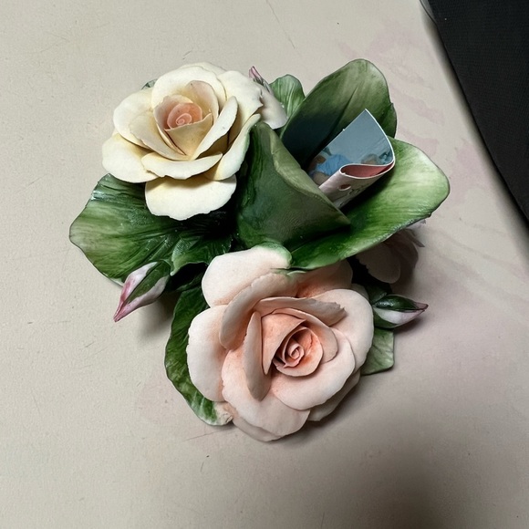 Italian Capodimonte Style Light Porcelain Rose - Picture 7 of 11